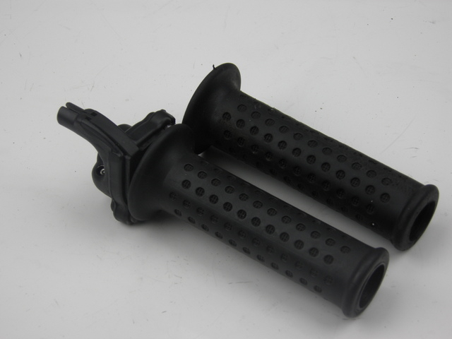 photo de HANDLEBAR GRIP PIAGGIO X8 125 (2004 - 2007)