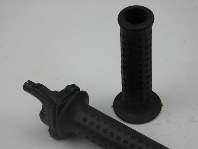 photo de HANDLEBAR GRIP PIAGGIO X8 125 (2004 - 2007)