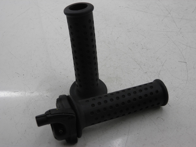 photo de HANDLEBAR GRIP PIAGGIO X8 STREET 125 (2006 - 2007)