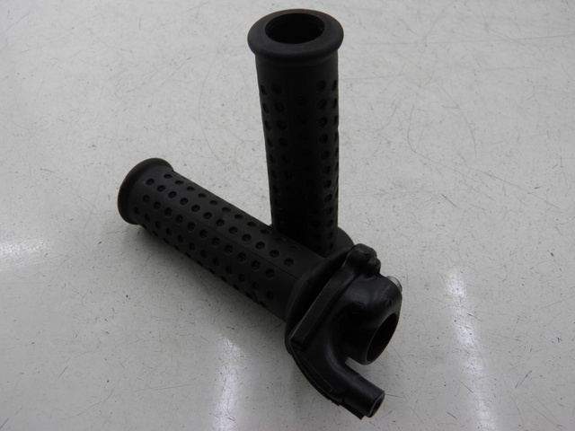 photo de HANDLEBAR GRIP PIAGGIO X9 EVOLUTION 125 (2003 - 2007)