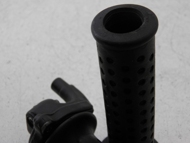 photo de HANDLEBAR GRIP PIAGGIO X9 EVOLUTION 125 (2003 - 2007)