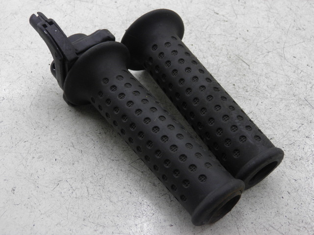 photo de HANDLEBAR GRIP PIAGGIO X9 EVOLUTION 125 (2003 - 2007)