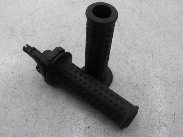 photo de HANDLEBAR GRIP PIAGGIO X9 EVOLUTION 125 (2003 - 2007)