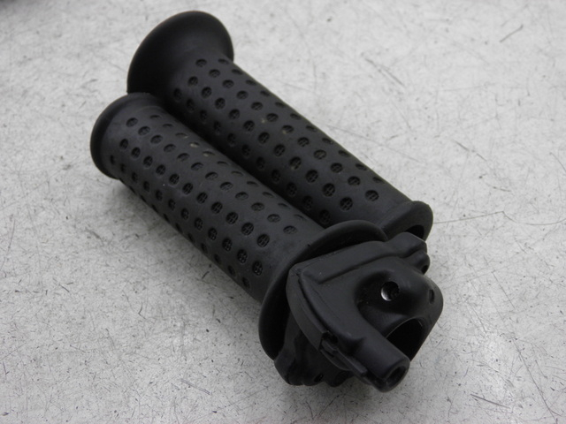 photo de HANDLEBAR GRIP PIAGGIO X9 EVOLUTION 125 (2003 - 2007)