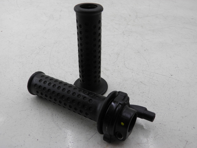 photo de HANDLEBAR GRIP PIAGGIO XEVO - X EVO 125 (2007 - 2016)