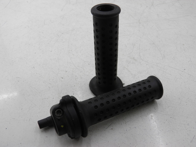 photo de HANDLEBAR GRIP PIAGGIO XEVO - X EVO 125 (2007 - 2016)