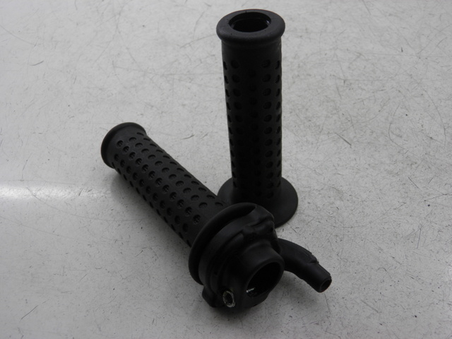 photo de HANDLEBAR GRIP PIAGGIO XEVO - X EVO 125 (2010 - 2015)