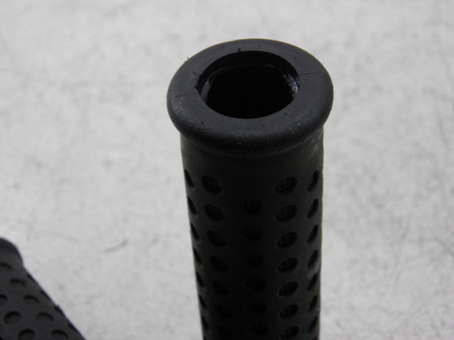 photo de HANDLEBAR GRIP PIAGGIO XEVO - X EVO 125 (2010 - 2015)