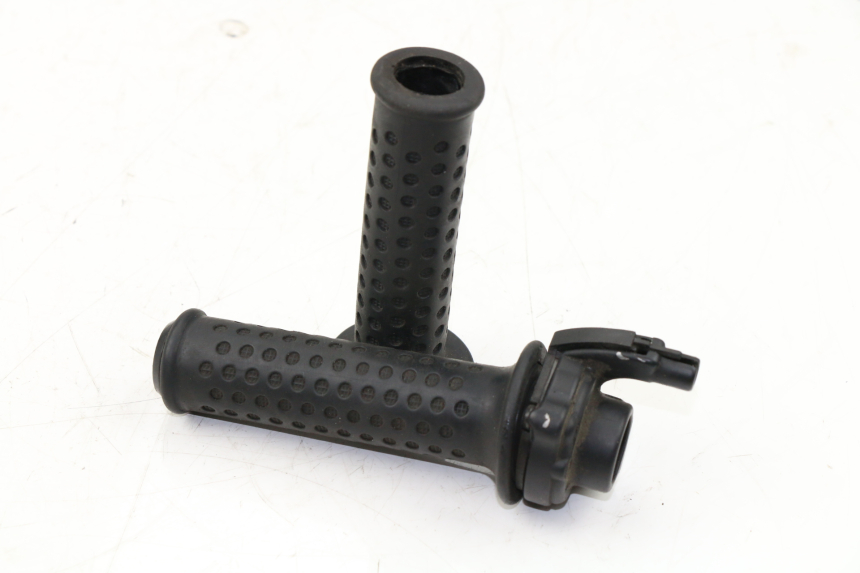 photo de HANDLEBAR GRIP PIAGGIO XEVO - X EVO 125 (2010 - 2015)