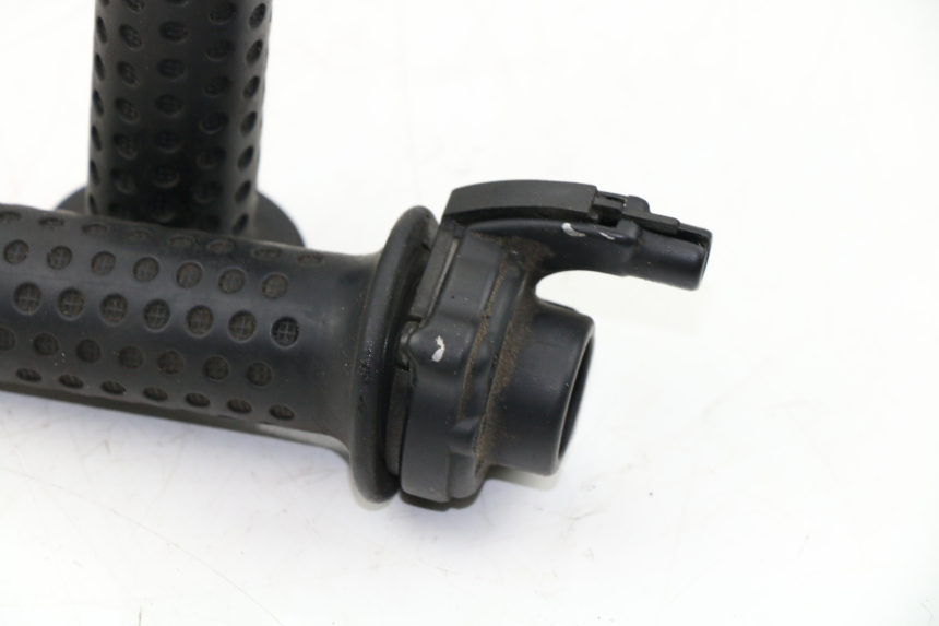 photo de HANDLEBAR GRIP PIAGGIO XEVO - X EVO 125 (2010 - 2015)