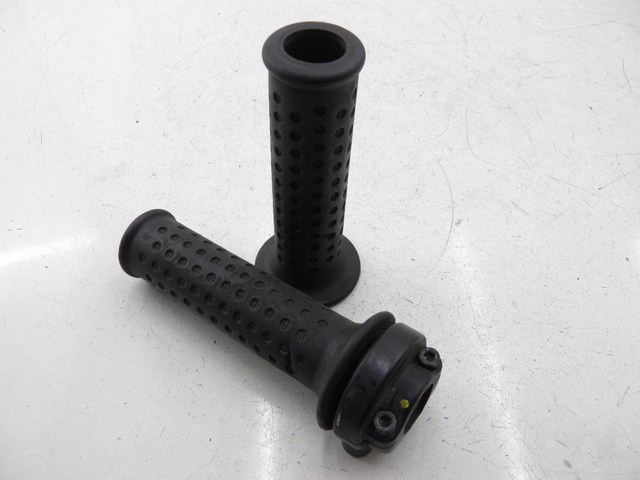 photo de HANDLEBAR GRIP PIAGGIO XEVO 400 (2007)