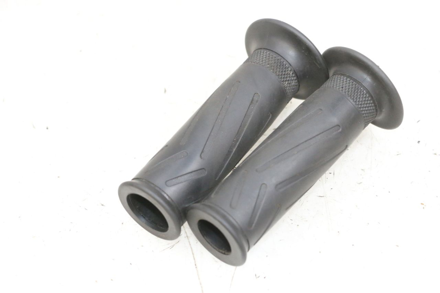 photo de HANDLEBAR GRIP YAMAHA XMAX X-MAX 125 (2006 - 2009) - Zoom on usage condition