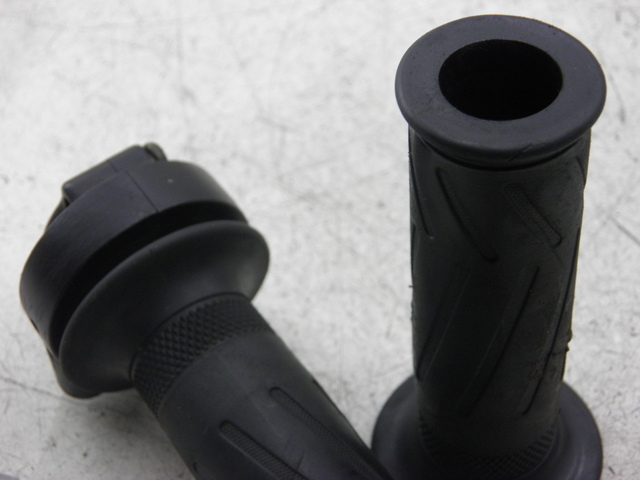 photo de HANDLEBAR GRIP YAMAHA X-CITY XCITY 125 (2007 - 2008)