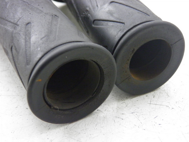 photo de HANDLEBAR GRIP YAMAHA XMAX X-MAX 125 (2006 - 2009)