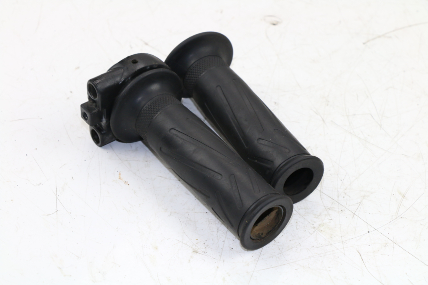 photo de HANDLEBAR GRIP YAMAHA XMAX X-MAX 125 (2006 - 2009)