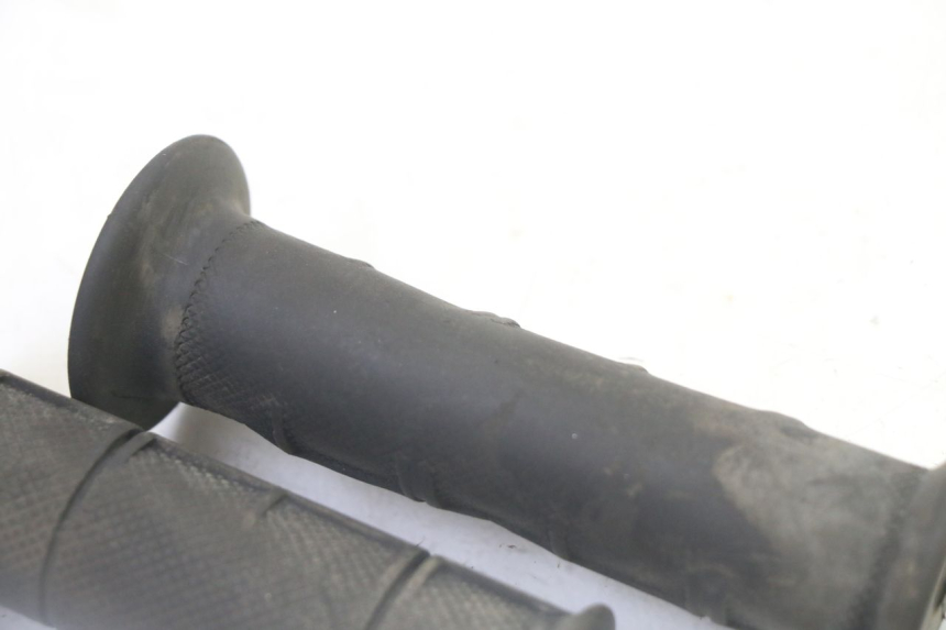 photo de HANDLEBAR GRIP YAMAHA YFM R RAPTOR 250 (2008 - 2014)