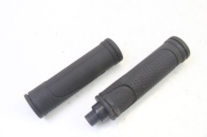 photo de HANDLEBAR GRIP MOOVWAY Z8 1