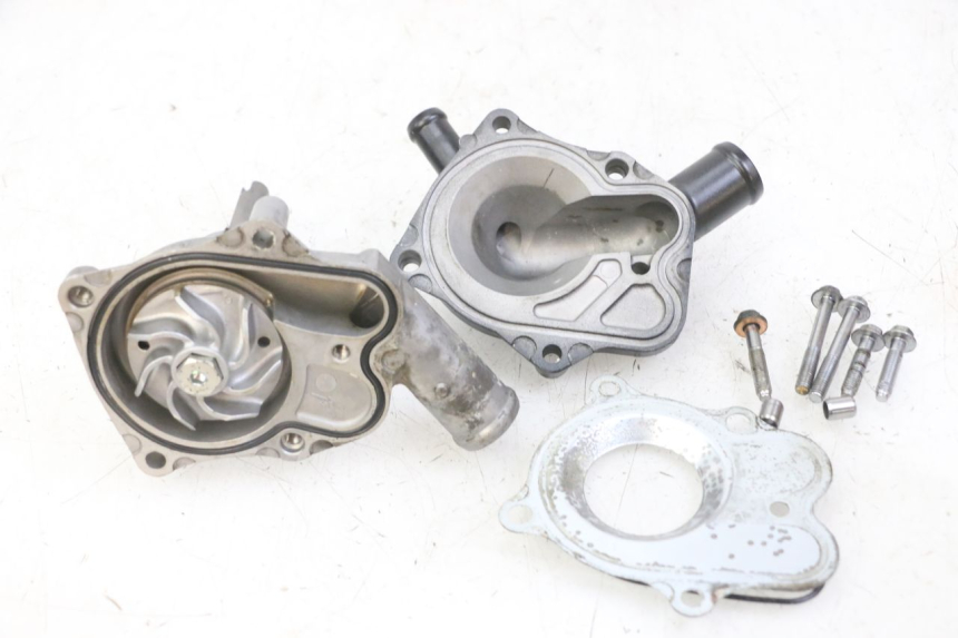photo de WATER PUMP HONDA CB R 1000 (2018 - 2023)