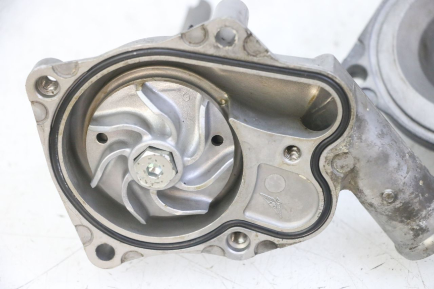 photo de WATER PUMP HONDA CB R 1000 (2018 - 2023)