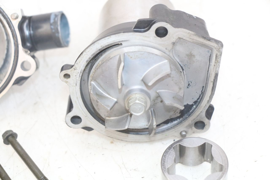 photo de WATER PUMP KAWASAKI ZX-6R ZX6R 600 (1995 - 1997)