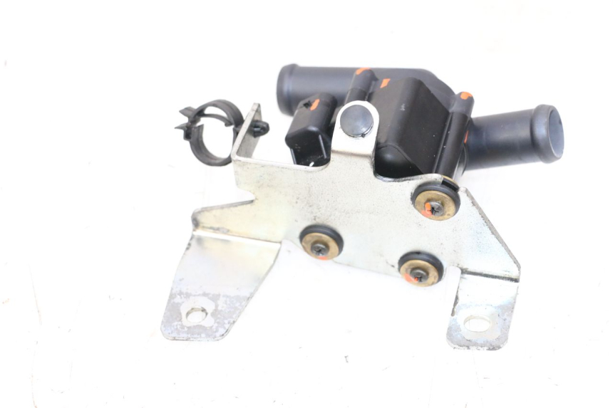 photo de WATER PUMP PIAGGIO VESPA GTS SUPER IE 125 (2009 - 2016) - Alternative perspective