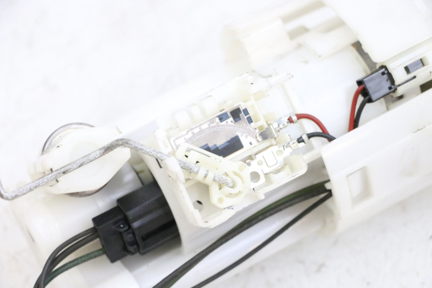 photo de FUEL PUMP YAMAHA FJR ABS 1300 (2006 - 2012) - Surface and material condition