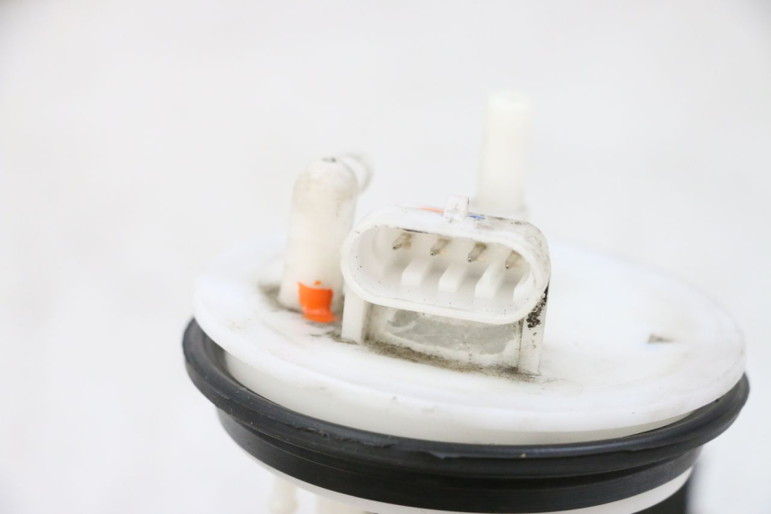 photo de FUEL PUMP PEUGEOT SATELIS 125 (2013 - 2018) - Alternative perspective