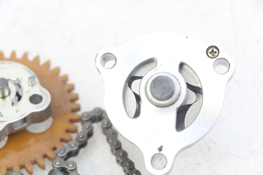 photo de OIL PUMP SUZUKI BURGMAN 650 (2002 - 2004)