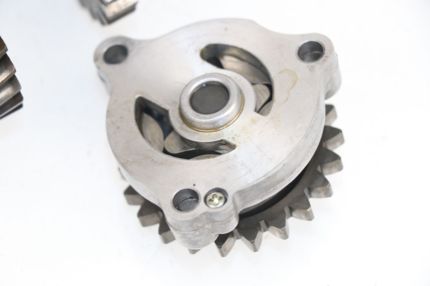 photo de OIL PUMP SUZUKI DR DJEBEL 600 (1985 - 1990)