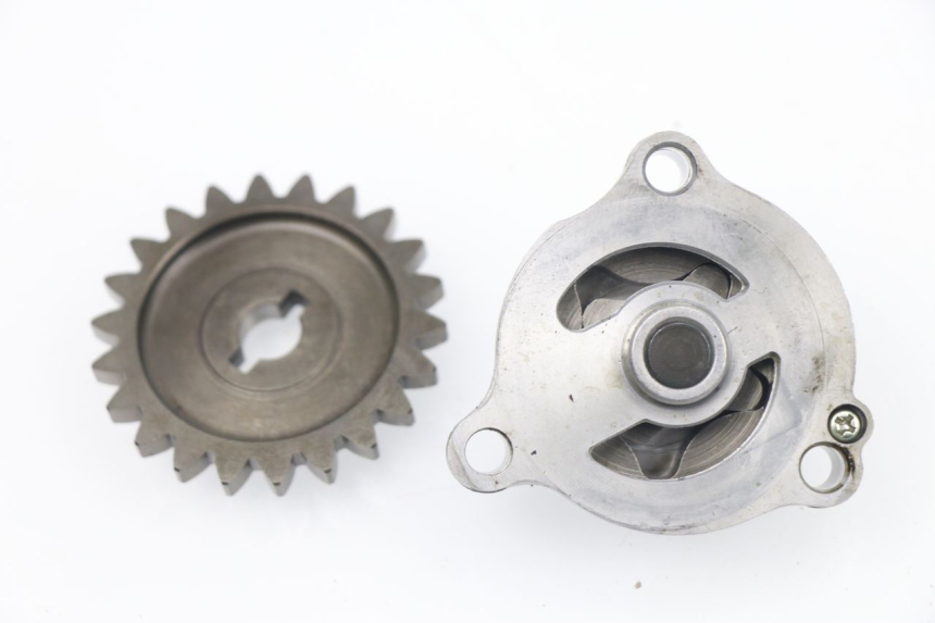 photo de OIL PUMP SUZUKI DR DJEBEL 600 (1985 - 1990)