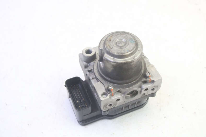 photo de ABS PUMP SUZUKI BURGMAN EXECUTIVE ABS 650 (2006 - 2012) - Alternative perspective