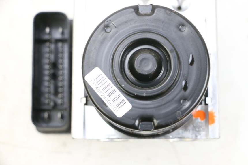 photo de ABS PUMP PIAGGIO MP3 HPE 300 (2019 - 2026) - Alternative perspective