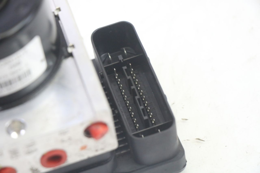 photo de ABS PUMP PIAGGIO MP3 500 (2016 - 2018) - Technical close-up