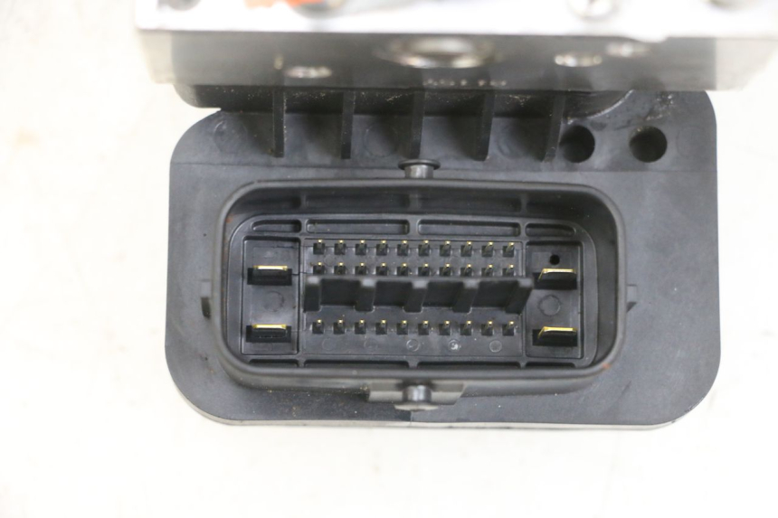 photo de ABS PUMP YAMAHA TRICITY 300 (2020 - 2024) - Surface and material condition