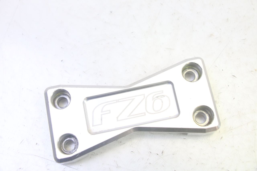 photo de HANDLEBAR CLAMP YAMAHA FZ6 N FAZER 600 (2004 - 2006)