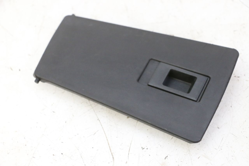 photo de GLOVE BOX DOOR PEUGEOT CITYSTAR 50 (2013 - 2017)