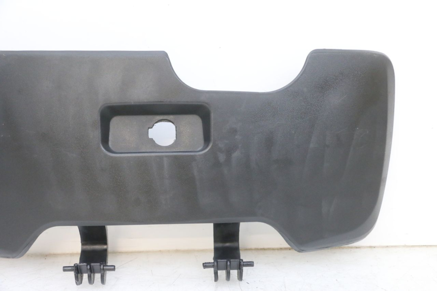 photo de GLOVEBOX DOOR SYM GTS EVO 125 (2009 - 2013) - Fixing points details