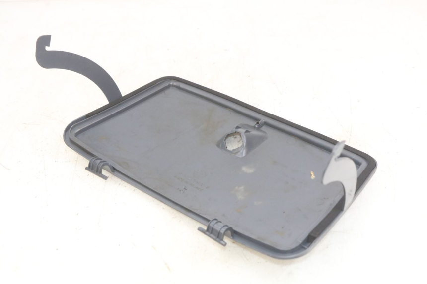 photo de GLOVE BOX DOOR PEUGEOT SV 125 (1991 - 1994)