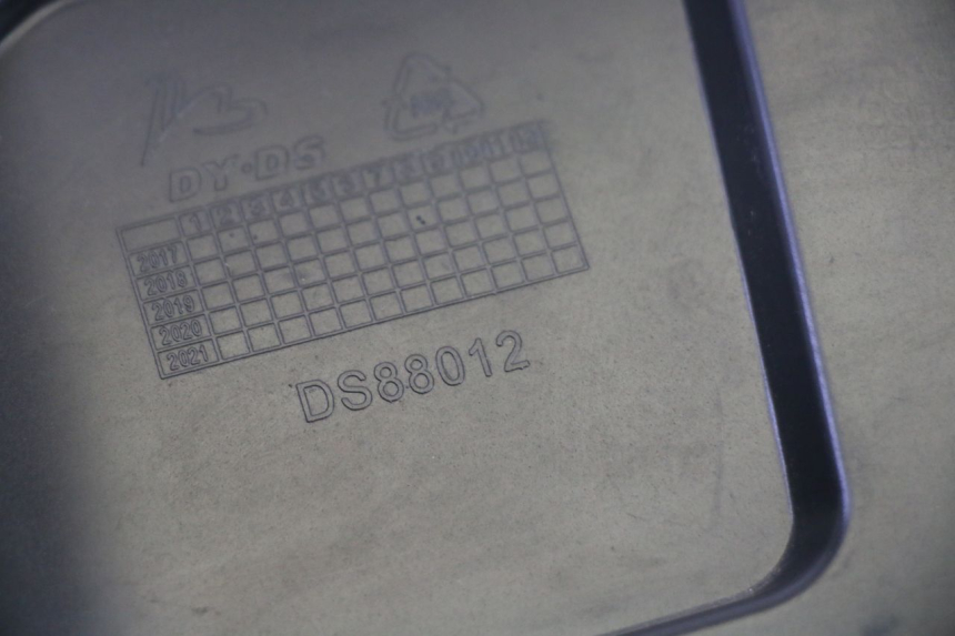 photo de GLOVEBOX DOOR EFUN PUSA 1 - Surface and material condition