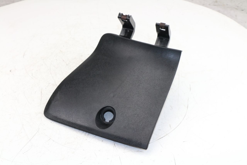 photo de GLOVE BOX DOOR YAMAHA XMAX X-MAX 125 (2006 - 2009)