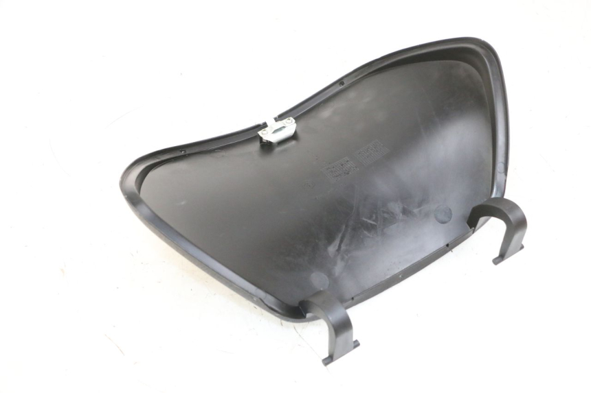 photo de GLOVE BOX DOOR PIAGGIO ZIP 4T 50 (2018 - 2020) - Zoom on usage condition