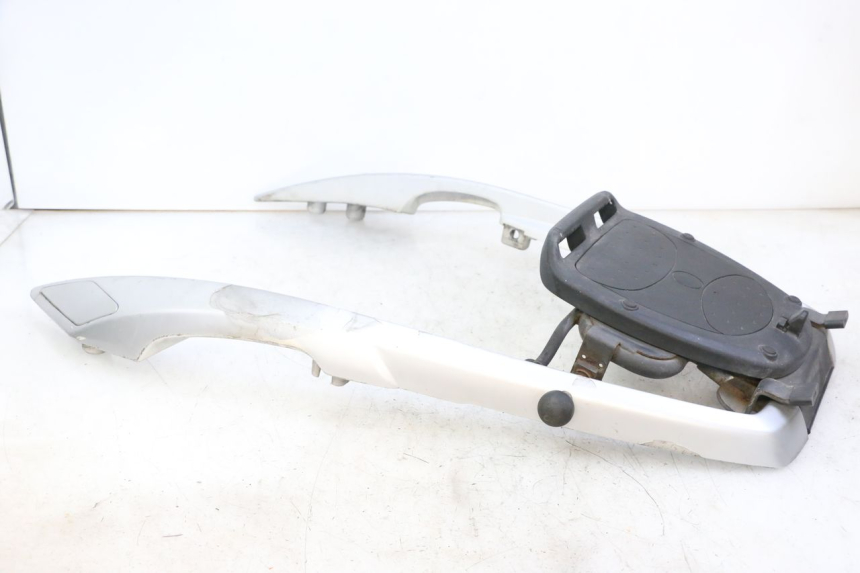 photo de LUGGAGE RACK PEUGEOT SATELIS 250 (2006 - 2012)