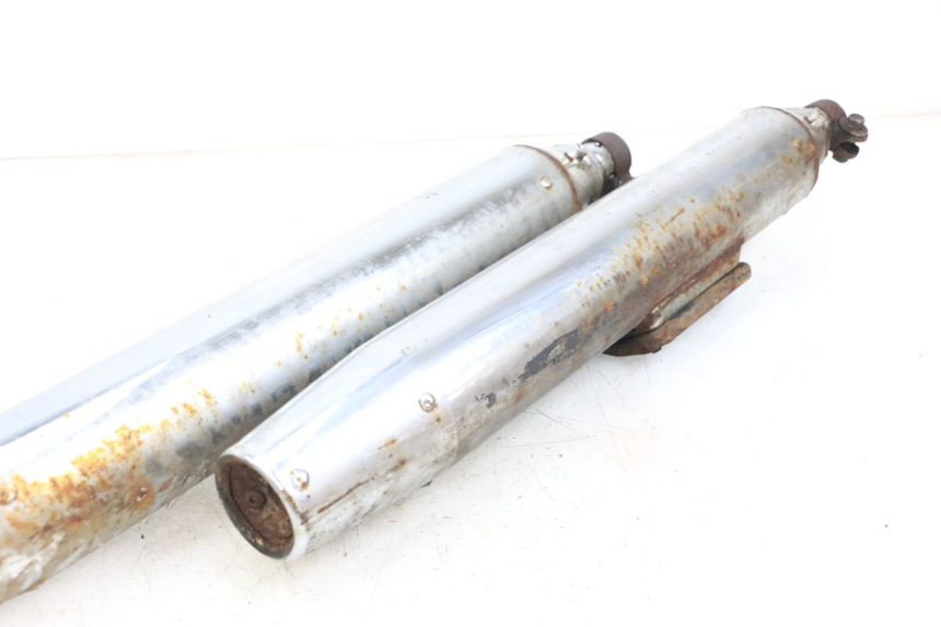 photo de Exhaust pipe HYOSUNG GV AQUILA 125 (2000 - 2004) - Detailed visual inspection