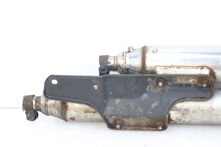 photo de Exhaust pipe HYOSUNG GV AQUILA 125 (2000 - 2004) - Fixing points details