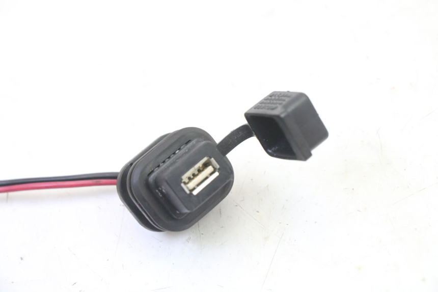 photo de CIGAR LIGHTER SOCKET PIAGGIO MP3 HPE 310 (2024 - 2025)