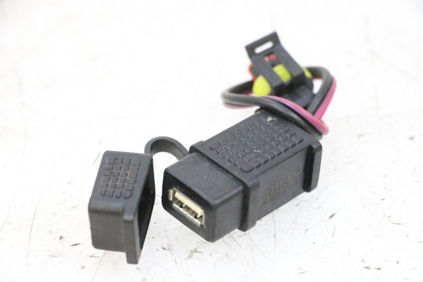 photo de CIGAR LIGHTER SOCKET PIAGGIO MP3 HPE 300 (2019 - 2026) - Main view