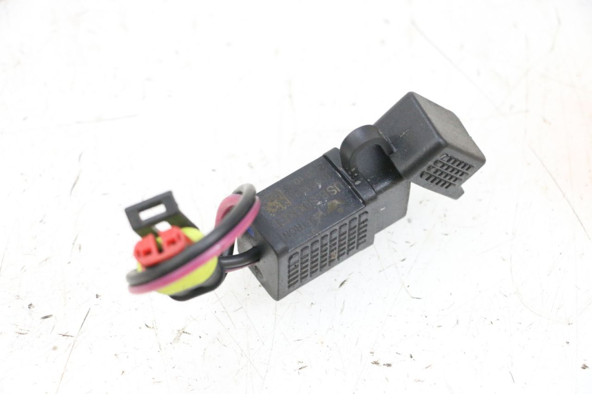 photo de CIGAR LIGHTER SOCKET PIAGGIO MP3 HPE 300 (2019 - 2026) - Zoom on usage condition