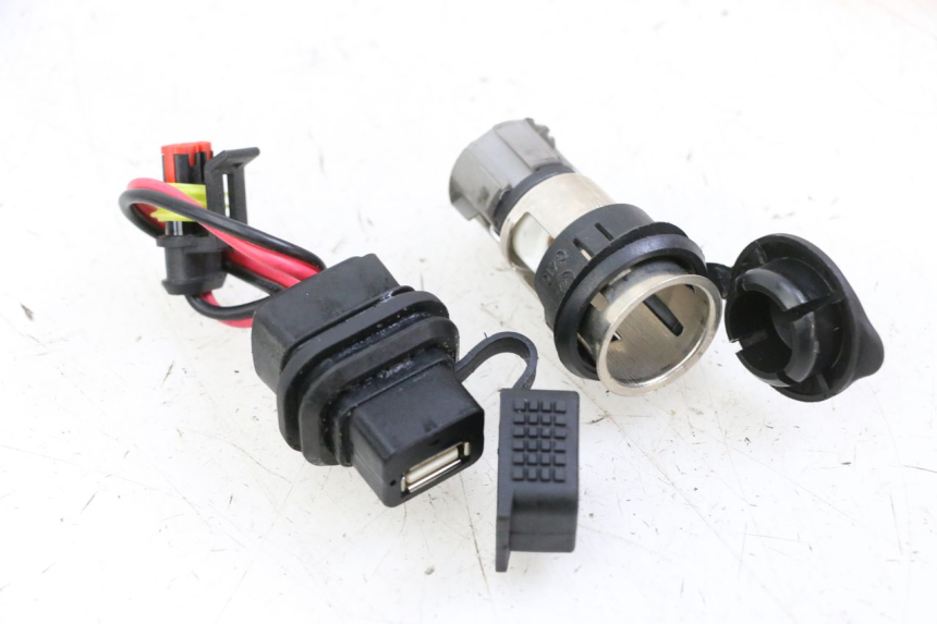 photo de CIGAR LIGHTER SOCKET PIAGGIO MP3 500 (2014 - 2016)