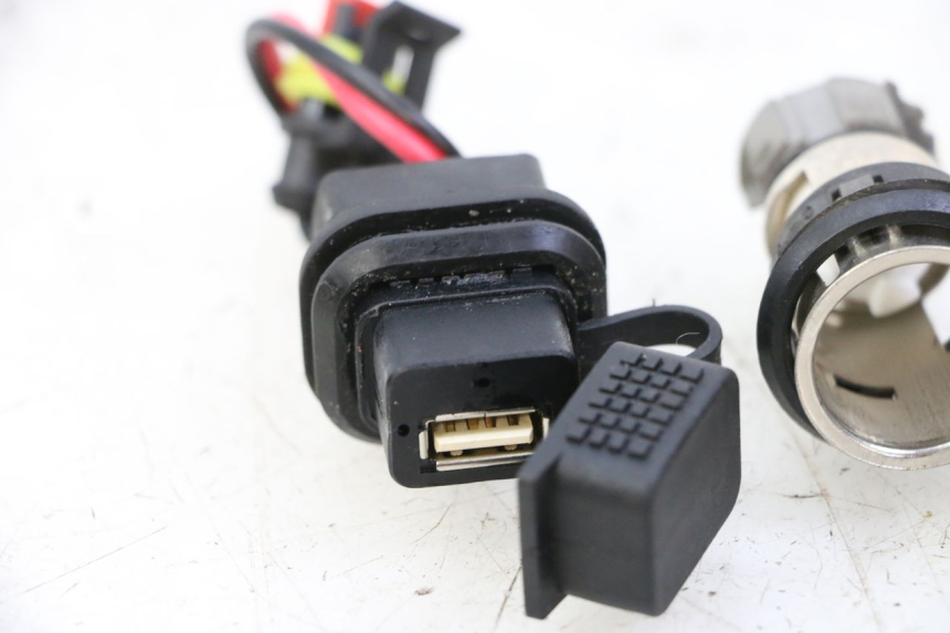 photo de CIGAR LIGHTER SOCKET PIAGGIO MP3 500 (2014 - 2016)