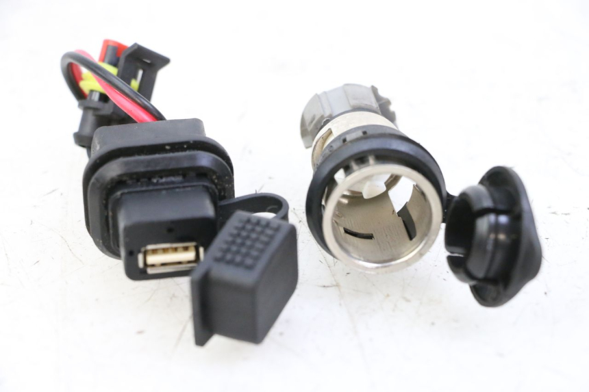 photo de CIGAR LIGHTER SOCKET PIAGGIO MP3 500 (2014 - 2016)